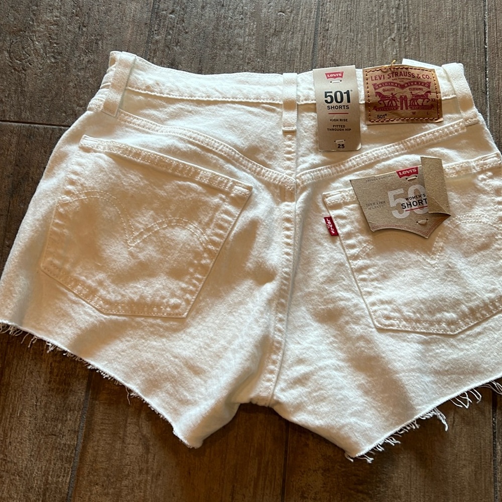 Brand new high rise Levi's cut off shorts